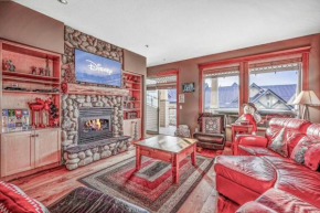 Treetop Getaway - Ski In Out, Private Hot Tub & Sleeps 10
